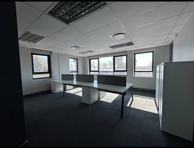 133M² OFFICE TO LET IN IRENE